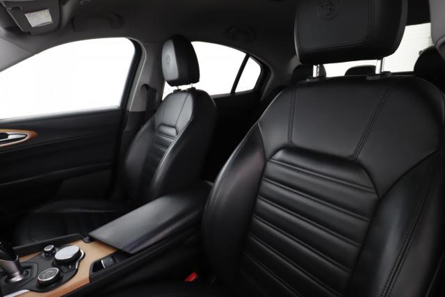 Alfa Romeo Giulia image 2