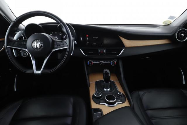 Alfa Romeo Giulia image 7