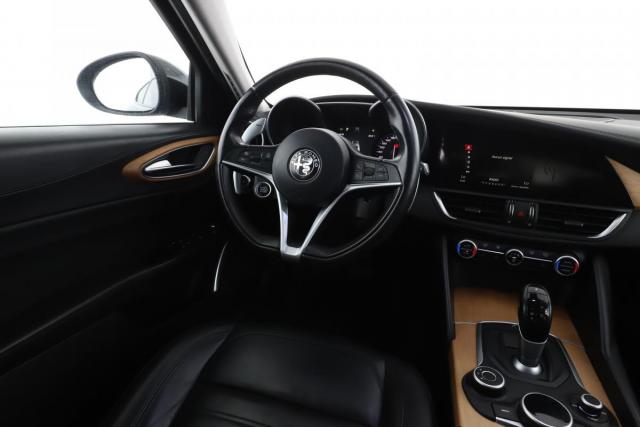Alfa Romeo Giulia image 9