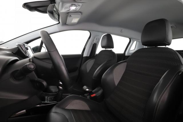 Peugeot 2008 image 1