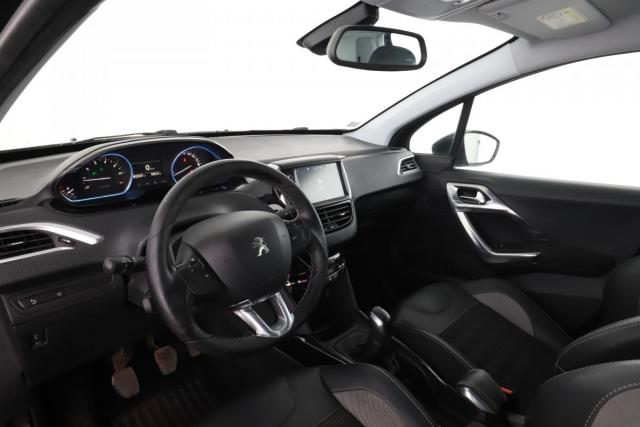 Peugeot 2008 image 2