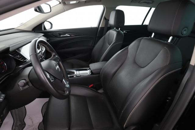 Opel Insignia Sports Tourer image 9