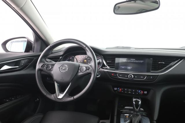 Opel Insignia Sports Tourer image 2