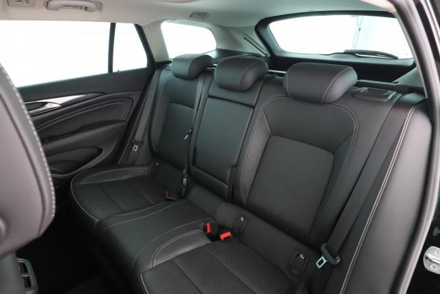 Opel Insignia Sports Tourer image 8