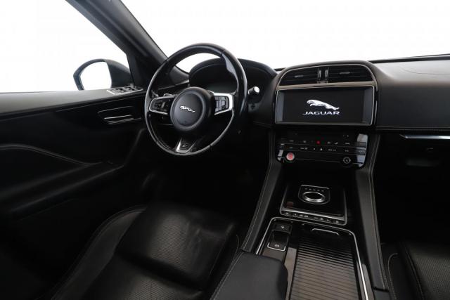 Jaguar F-Pace image 5