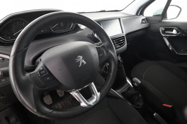 Peugeot 208 image 8
