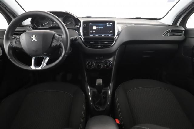 Peugeot 208 image 9
