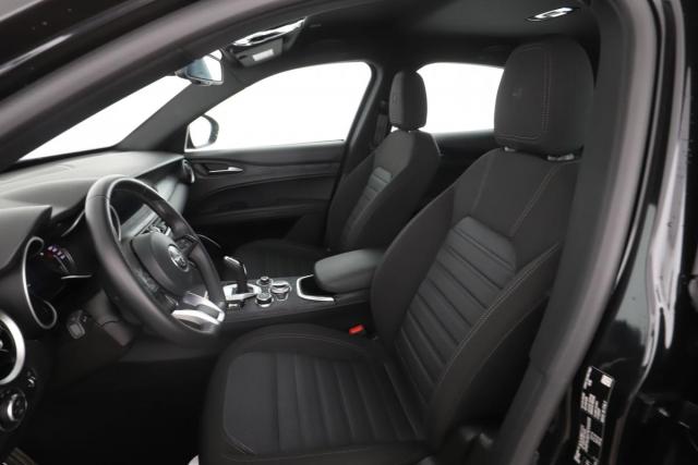 Alfa Romeo Stelvio image 9