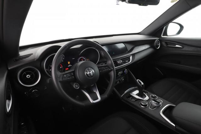 Alfa Romeo Stelvio image 8