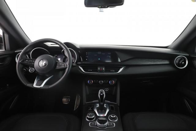 Alfa Romeo Stelvio image 2