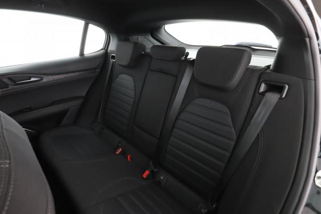 Alfa Romeo Stelvio image 5