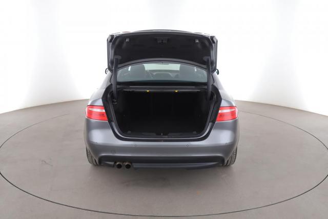 Jaguar Xe image 4