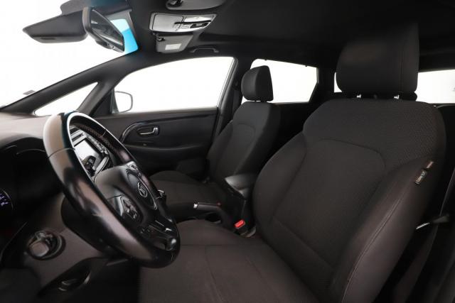 Kia Carens image 1