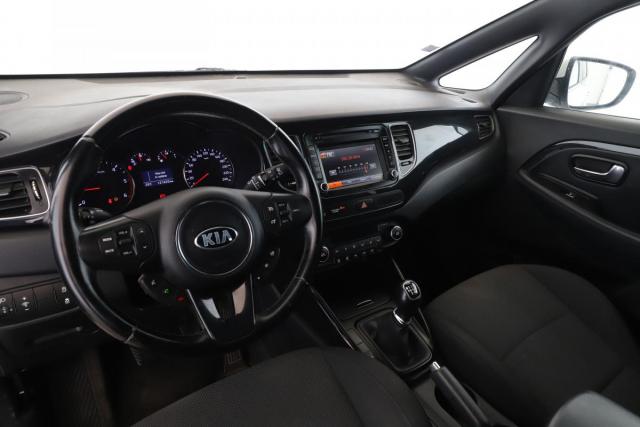 Kia Carens image 3