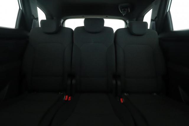 Kia Carens image 9
