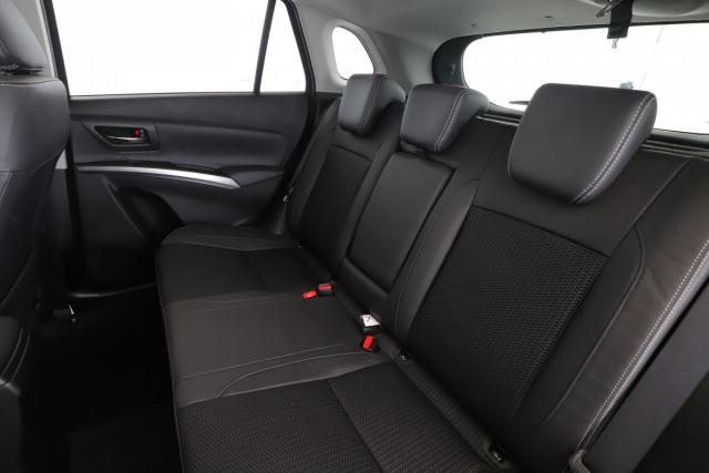Suzuki S-Cross image 9