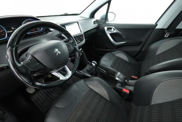 Peugeot 2008 image 3