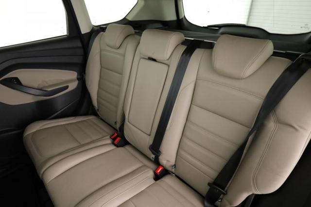 Ford Kuga image 8