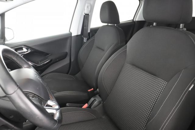Peugeot 208 image 5