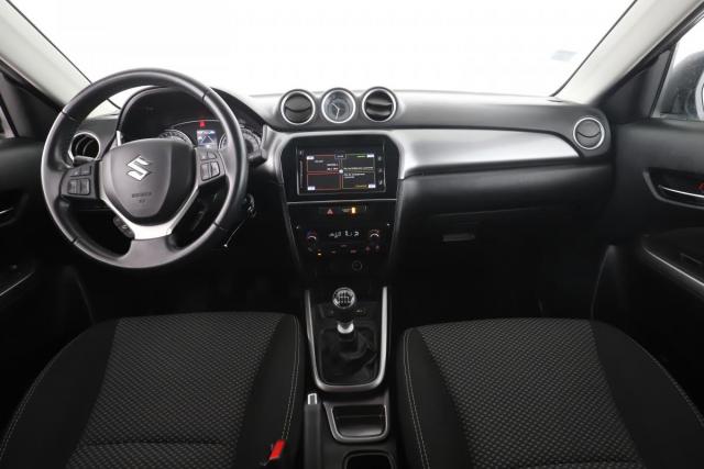 Suzuki Vitara image 6