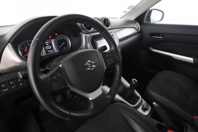 Suzuki Vitara image 8