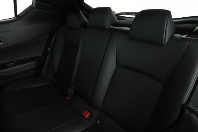 Toyota C-Hr image 8