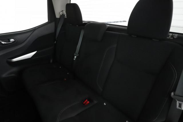 Nissan Navara image 3