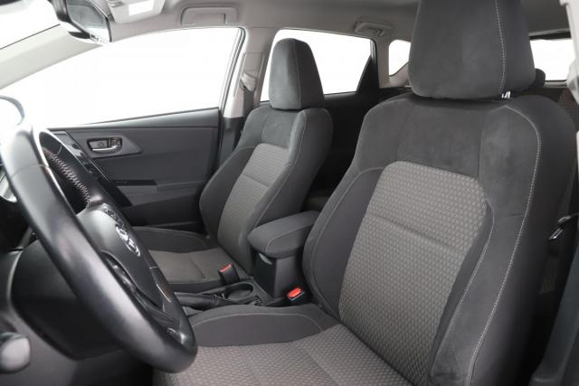 Toyota Auris image 1