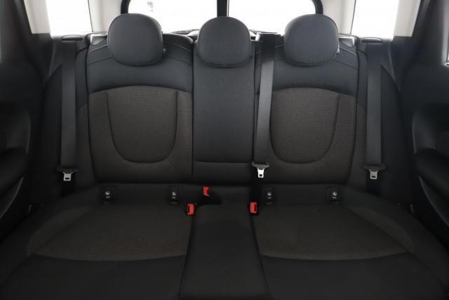 Mini Clubman image 8