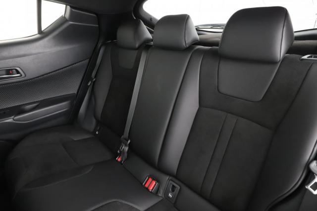 Toyota C-Hr image 6