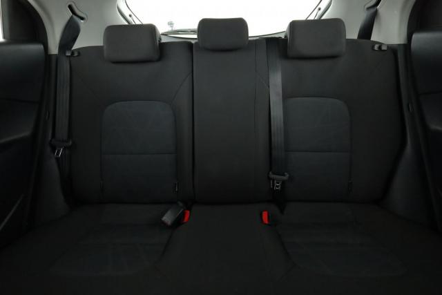Kia Rio image 5
