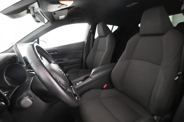 Toyota C-Hr image 1