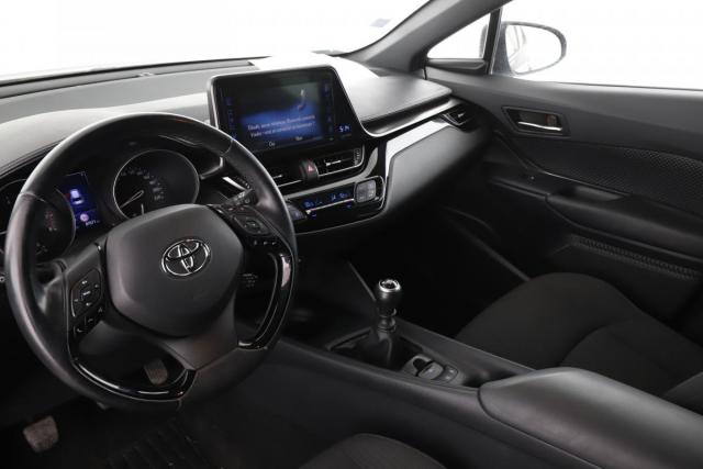 Toyota C-Hr image 9