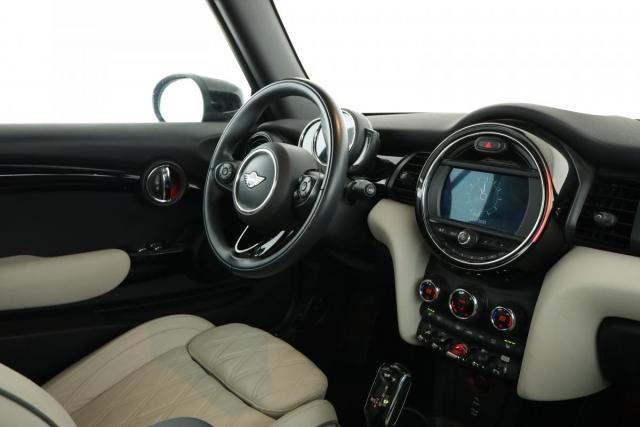 Mini Cabrio image 5
