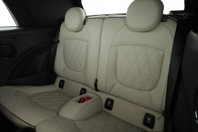 Mini Cabrio image 8