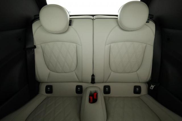 Mini Cabrio image 2