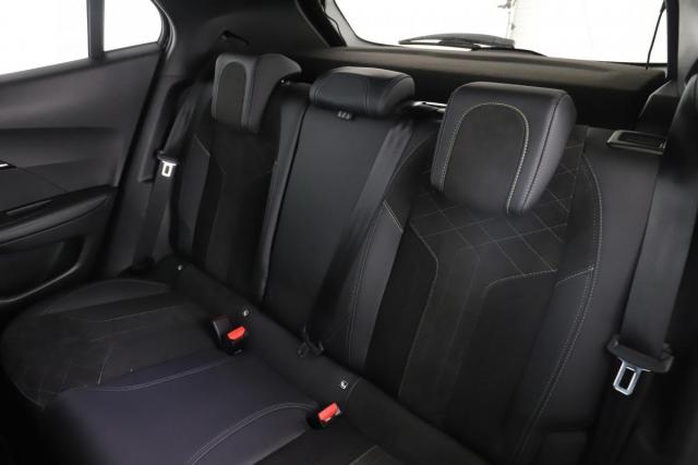 Peugeot 2008 image 2