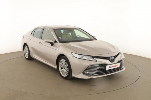 Toyota Camry image 7