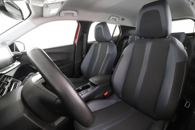 Peugeot 2008 image 2