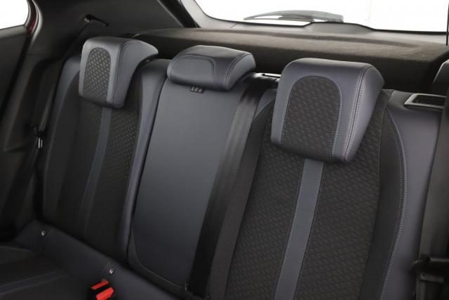 Peugeot 2008 image 8