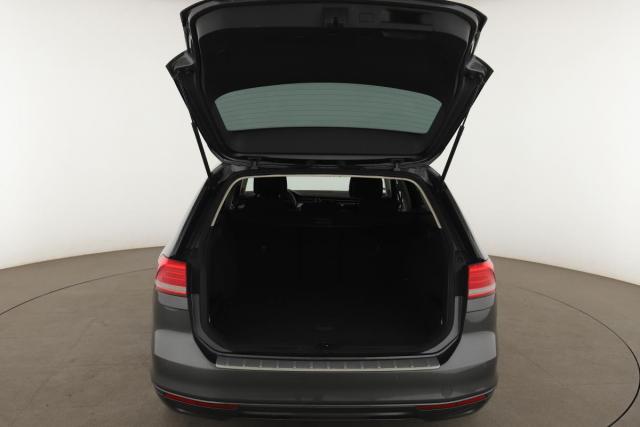 Volkswagen Passat Sw image 9
