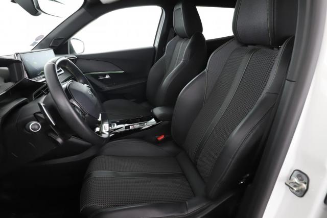 Peugeot 2008 image 8
