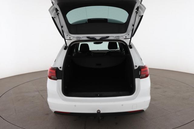 Opel Astra Sports Tourer image 5
