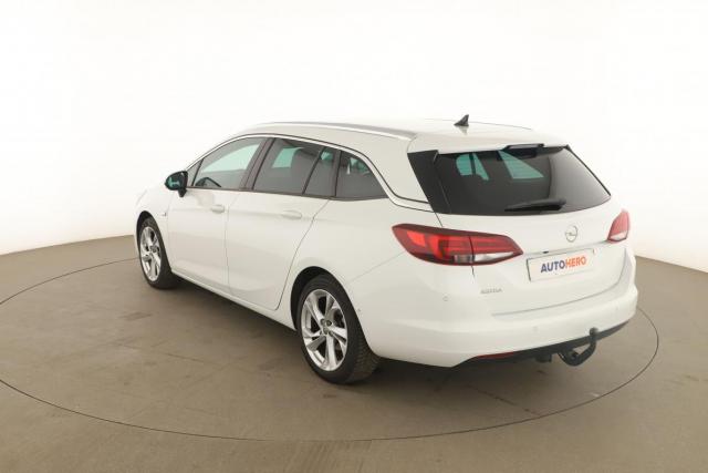 Opel Astra Sports Tourer image 8