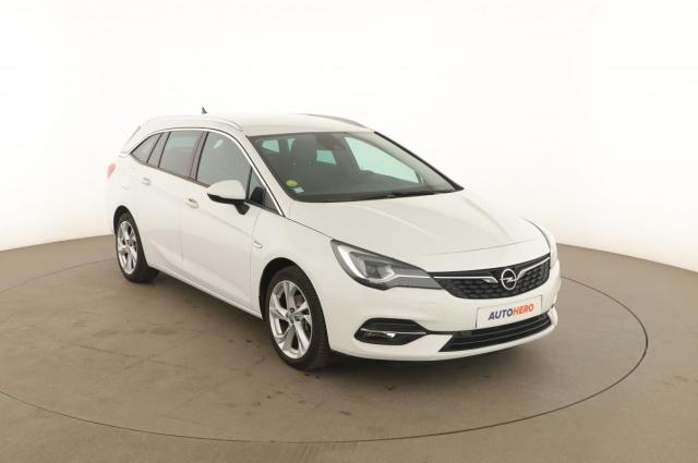 Opel Astra Sports Tourer image 4