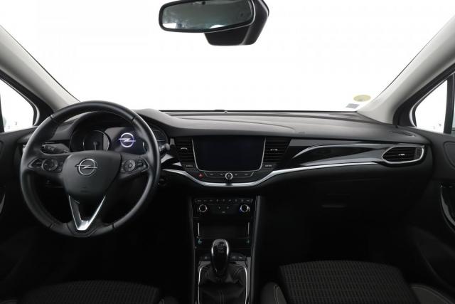 Opel Astra Sports Tourer image 7