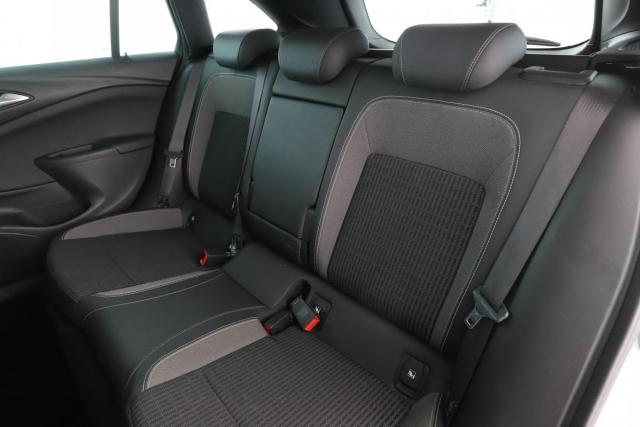 Opel Astra Sports Tourer image 1