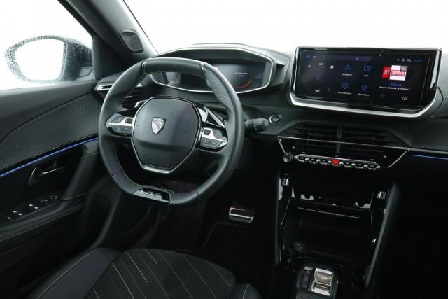 Peugeot 2008 image 8