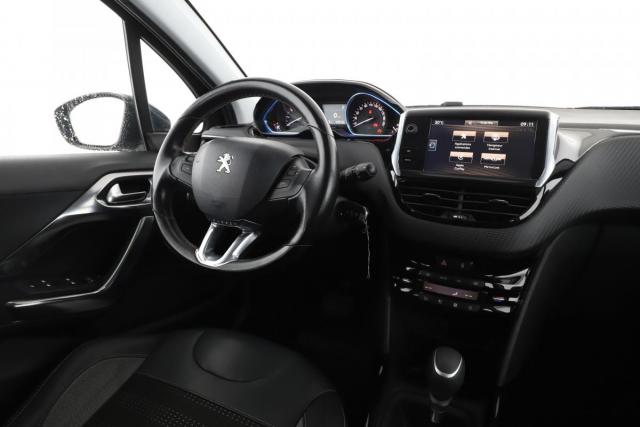 Peugeot 2008 image 8