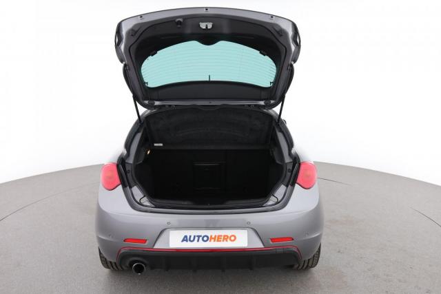 Alfa Romeo Giulietta image 7
